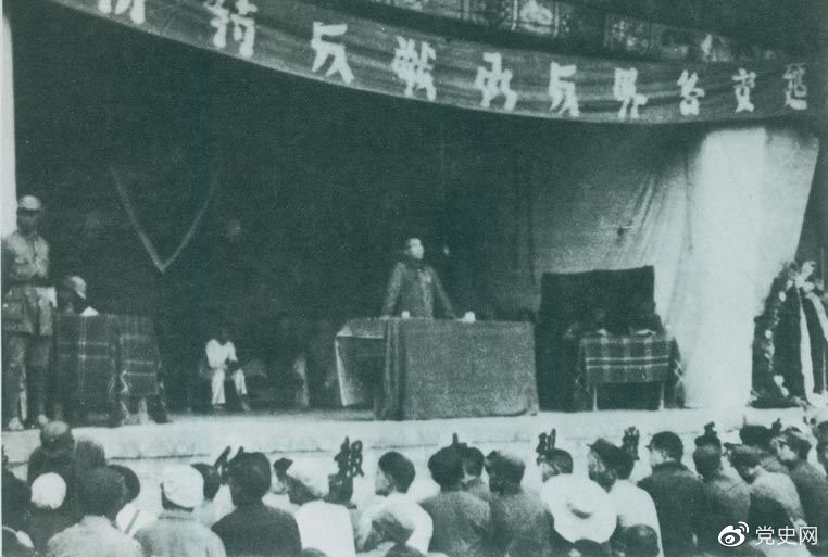 　　1946年7月26日，朱德在延安各界反对内战动员大会上发表讲话，号召全国人民团结起来，打退国民党军对解放区的进攻。