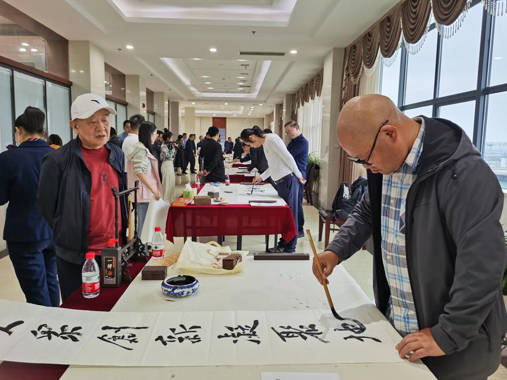 c4c6f3e6c635404688ac983f60135a8f.jpg c4c6f3e6c635404688ac983f60135a8f.jpg