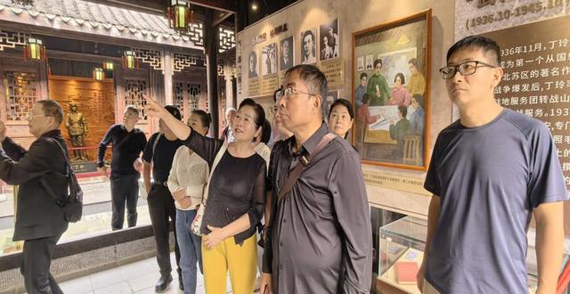 暖重阳寻红色 共叙桑榆映初心